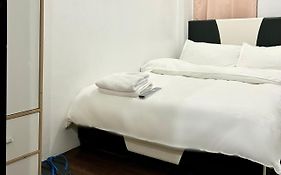 Private Room With Ac And Fan At Ekg Manila House Rental