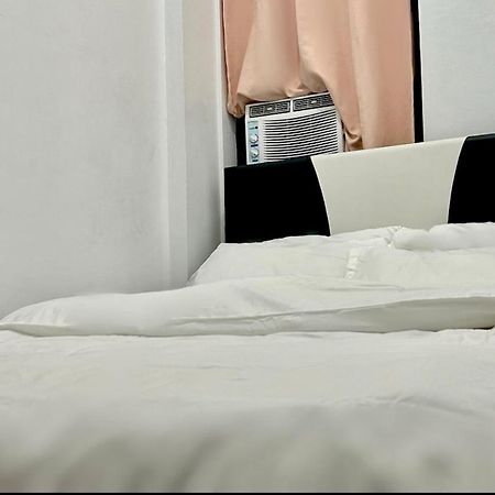 Private Room With Ac And Fan At Ekg Manila House Rental Exterior photo