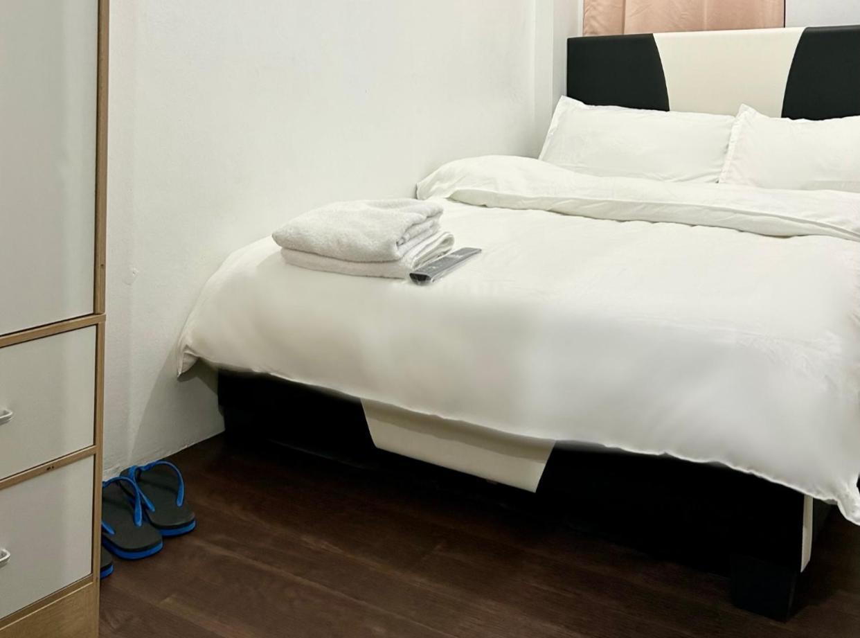 Private Room With Ac And Fan At Ekg Manila House Rental Exterior photo